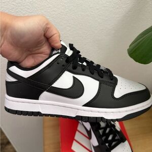 Nike Black and White Athletic Shoes Classic Dunk Style size 7